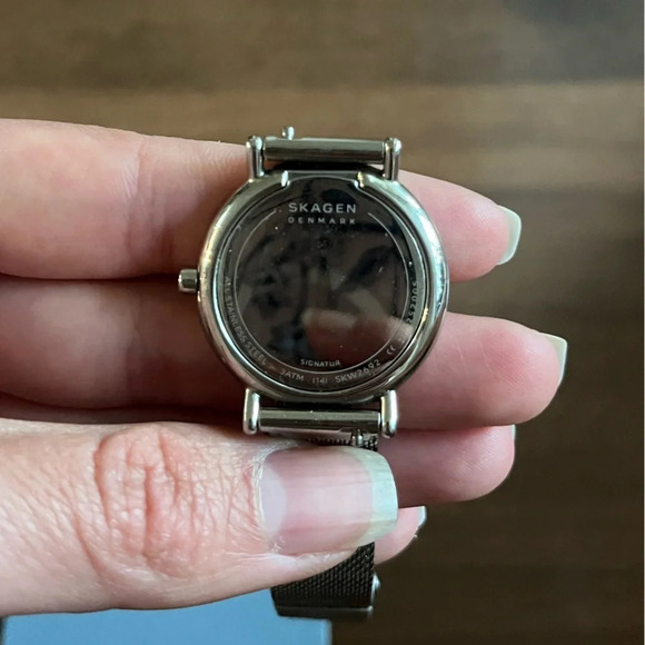 Skagen Signature - SKW2692 (Silver) Mesh Watch - Picture 9 of 12